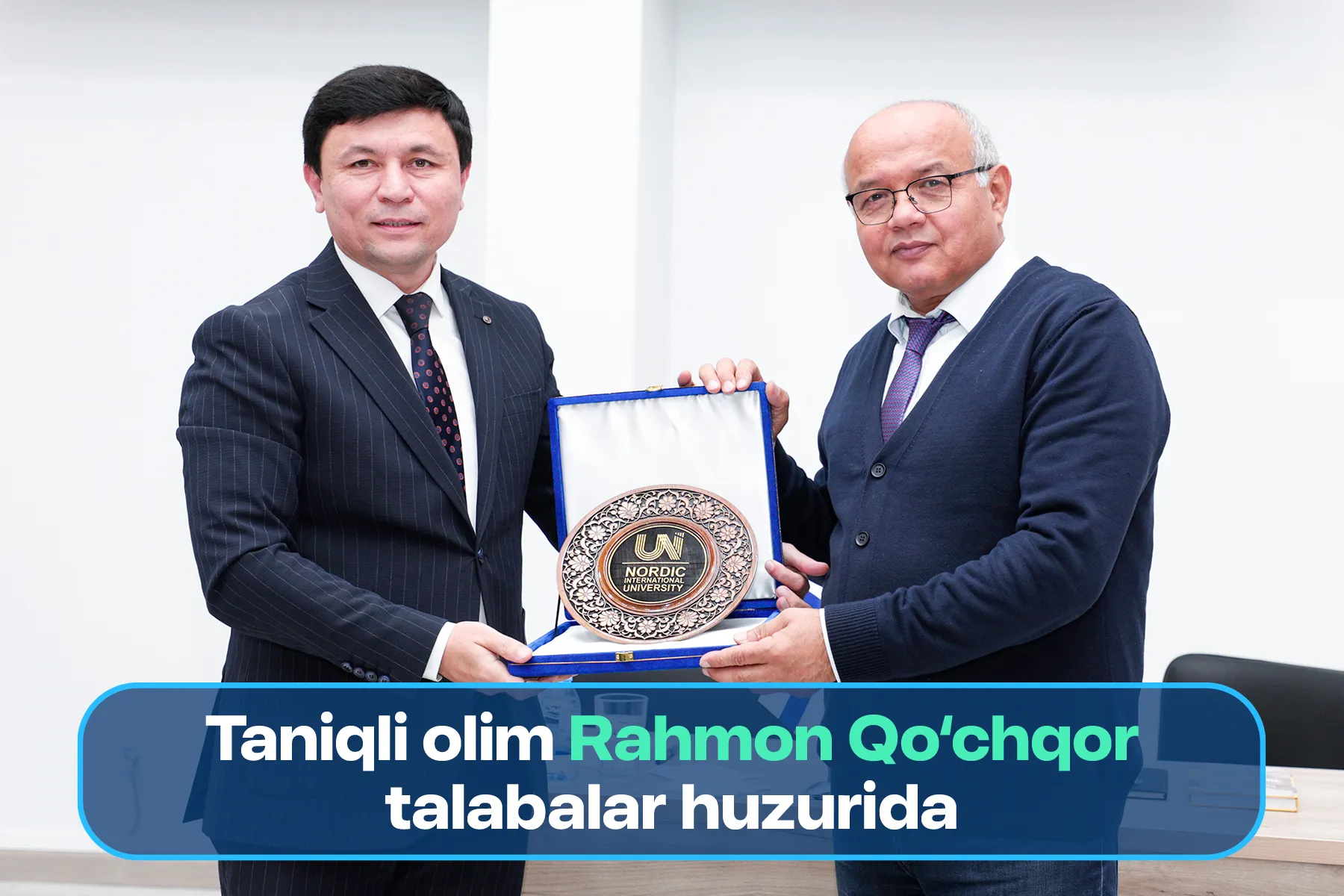 Tik turib, uni yalashimga ruxsat berdi Tik turib, uni yalashimga ruxsat berdi