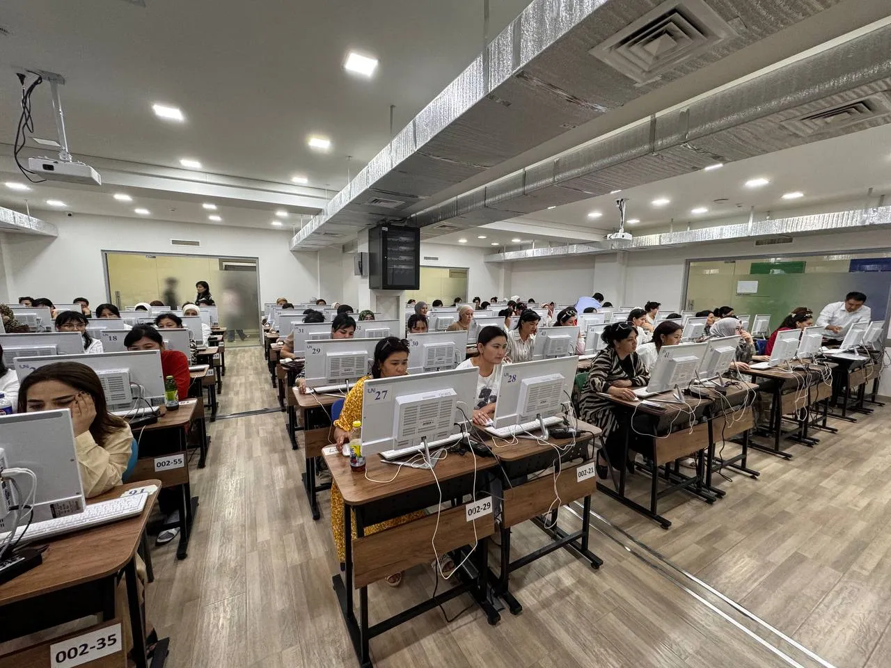 Xalqaro Nordik Universitetida sirtqi ta`lim talabalarining imtixonlar jarayoni.