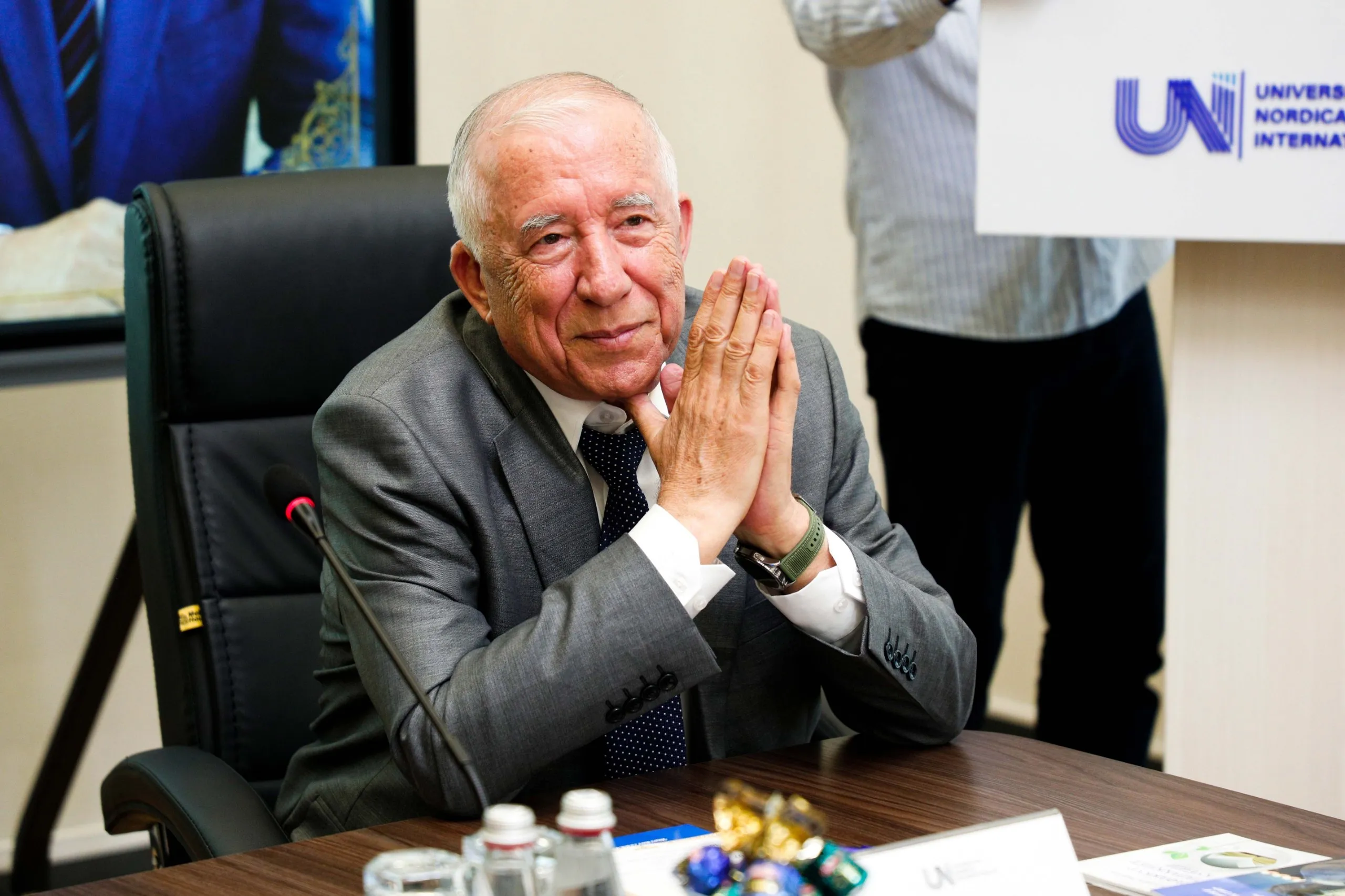 So‘z fidoyisiga ehtirom: O‘tkir Rahmatga "Faxriy professor" unvoni topshirildi